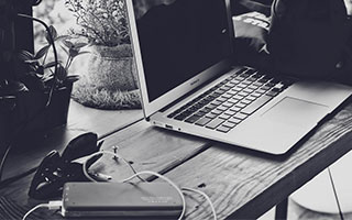 美媒晒詹皇18岁-41岁数据变化：以不变应万变！场均20+6竟是下限